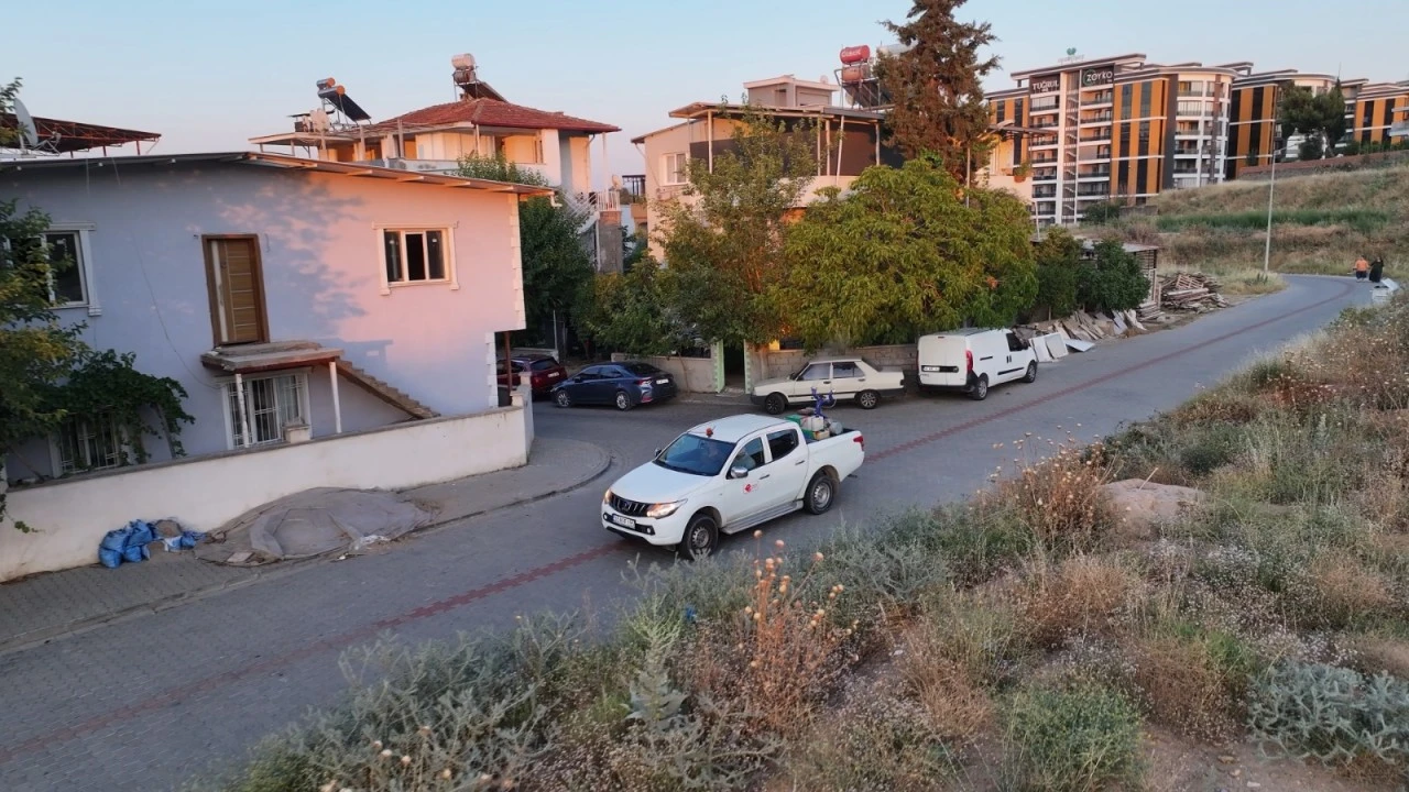 EFELER'DE İLAÇLAMA MESAİSİ HIZ KESMİYOR