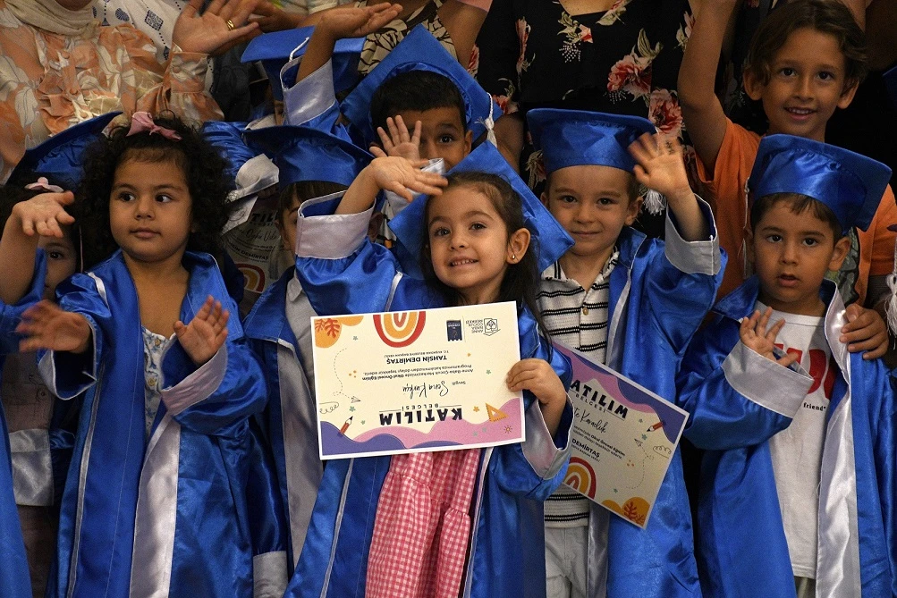 ANNE BABA ÇOCUK MERKEZİ’NDE MİNİKLERİN MEZUNİYET COŞKUSU
