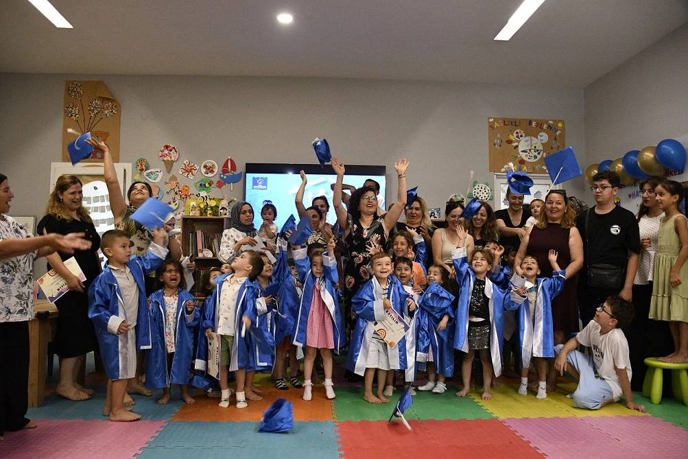 ANNE BABA ÇOCUK MERKEZİ’NDE MİNİKLERİN MEZUNİYET COŞKUSU