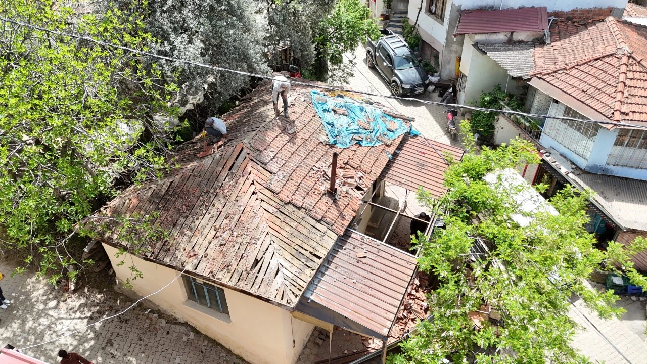 NAZİLLİ BELEDİYESİ AKSU'DA ATIL DURUMDAKİ KÖY KONAĞINI BAŞTAN SONA YENİLEDİ