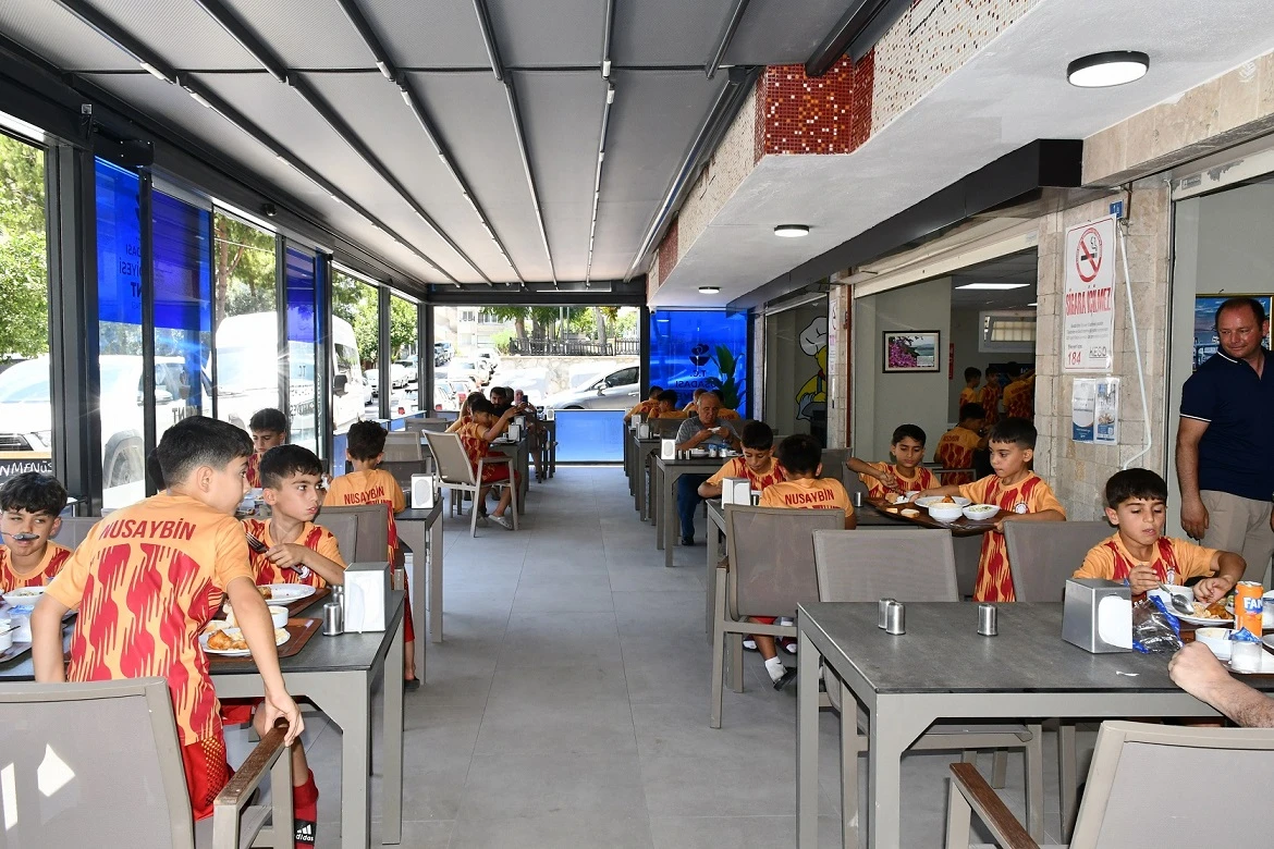 KUŞADASI BELEDİYESİ NUSAYBİNLİ ÇOCUKLARI DENİZLE BULUŞTURDU