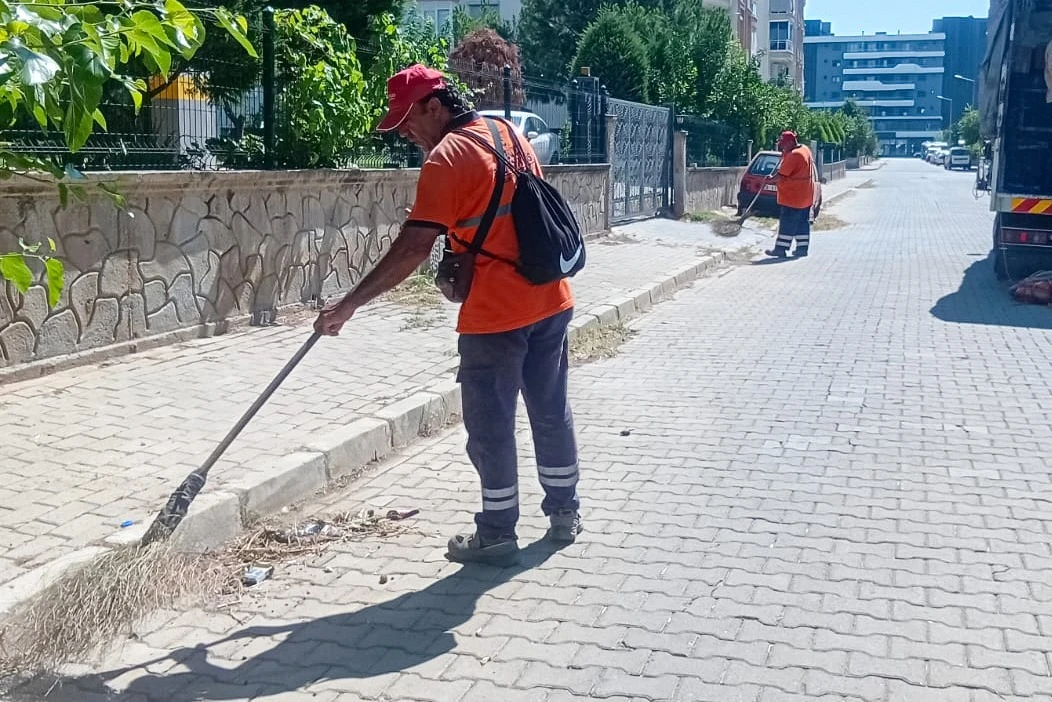 EFELER'DE TEMİZLİK SEFERBERLİĞİ: MAHALLELER KÖŞE BUCAK TEMİZLENİYOR