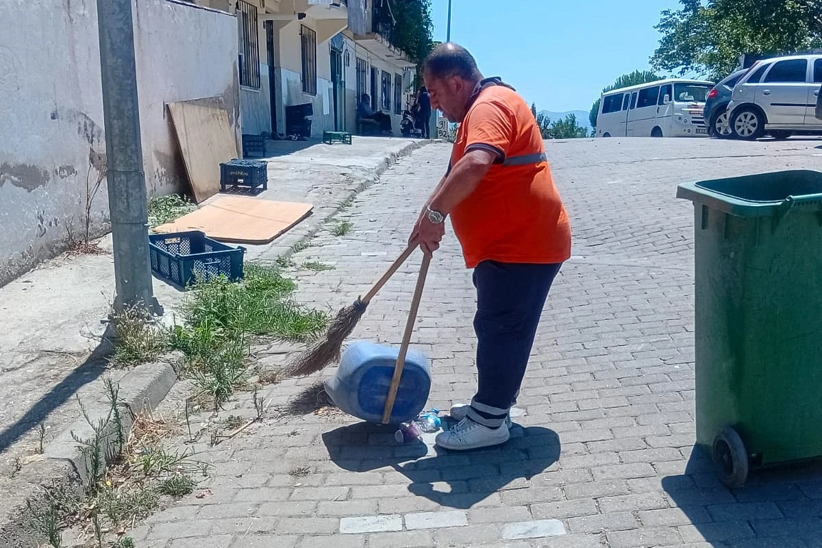 EFELER'DE TEMİZLİK SEFERBERLİĞİ: MAHALLELER KÖŞE BUCAK TEMİZLENİYOR