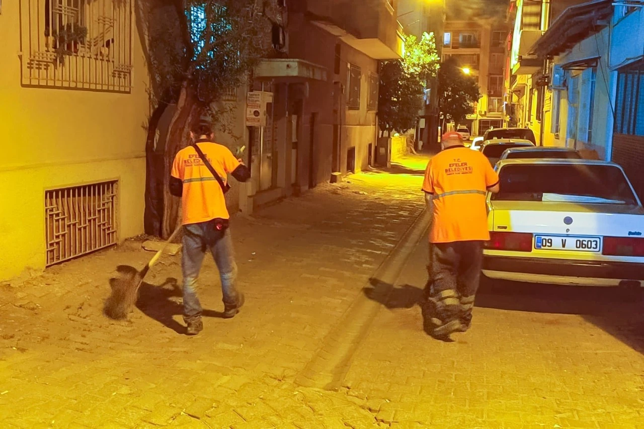 EFELER'DE TEMİZLİK SEFERBERLİĞİ: MAHALLELER KÖŞE BUCAK TEMİZLENİYOR