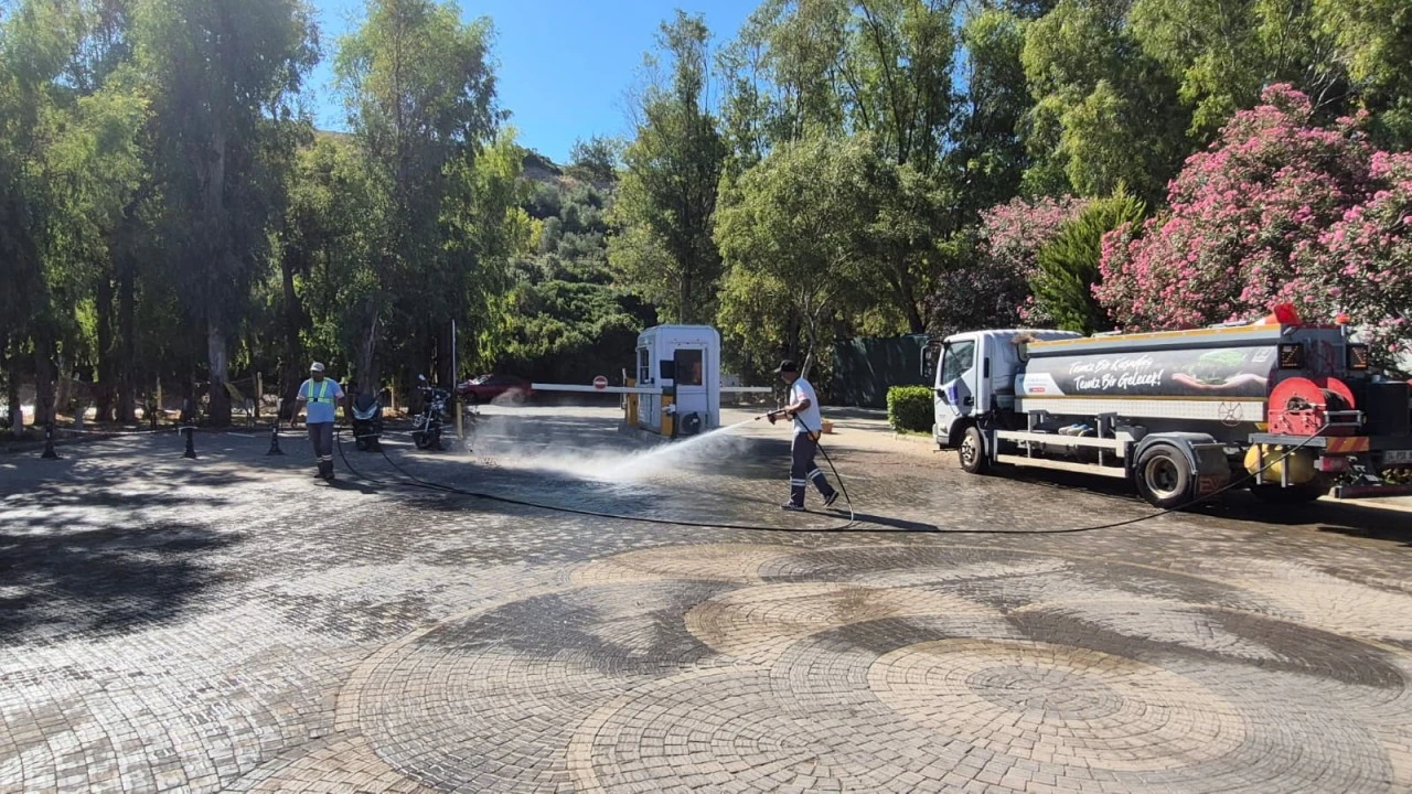 KUŞADASI BELEDİYESİ'NDEN ADAGÖL MESİRE ALANINA YAZ BAKIMI