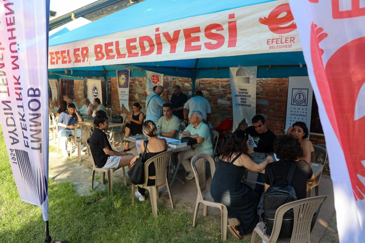 Efeler'de Meslek Tanıtım Günleri kapılarını açtı:  Başkan Yetişkin gençler ve ailelerle bir araya geldi