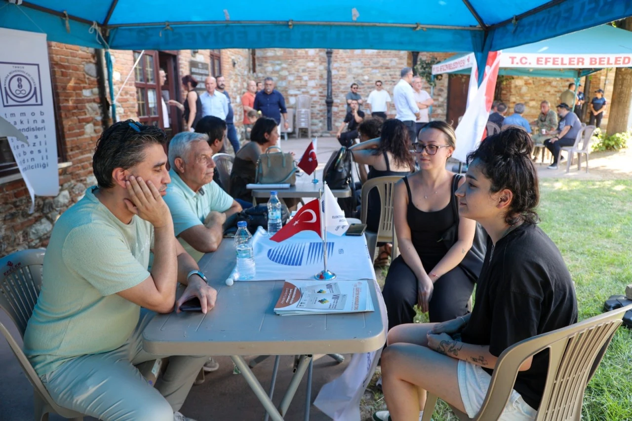 Efeler'de Meslek Tanıtım Günleri kapılarını açtı:  Başkan Yetişkin gençler ve ailelerle bir araya geldi
