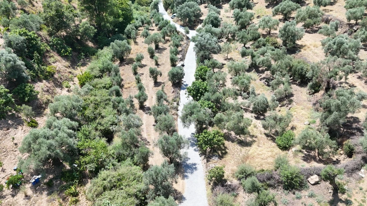 Bayındır'da toprak yollar tarih oluyor