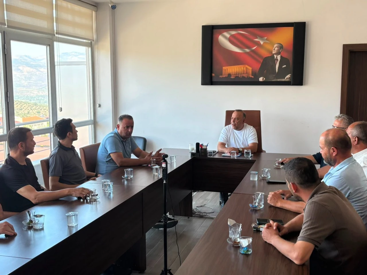 Başkan Galip Özel, merkez mahalle muhtarlarıyla talepleri masaya yatırdı