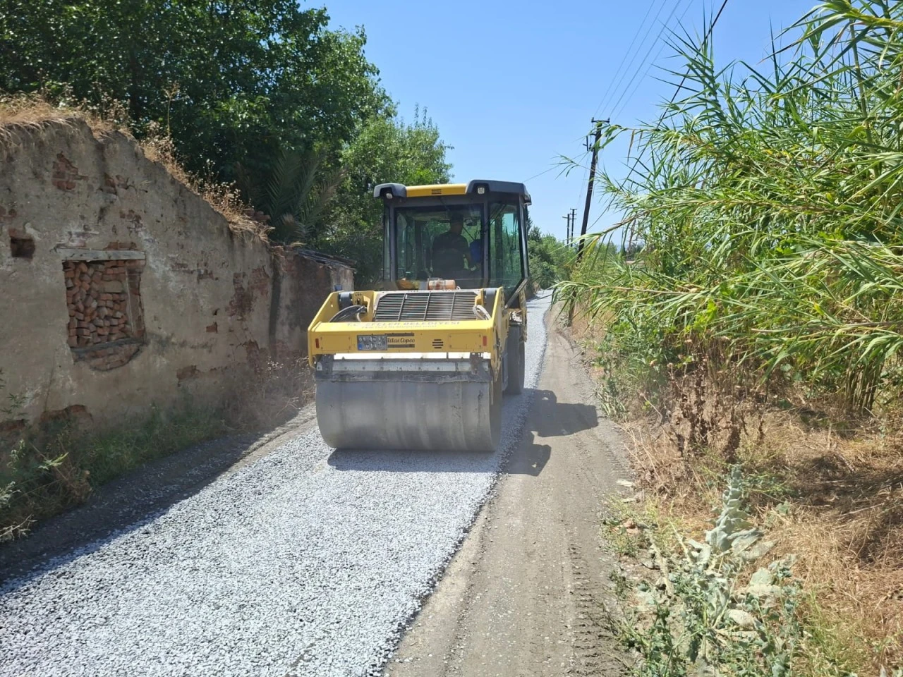 Başkan Anıl Yetişkin ile Efeler'de Yol Yatırımları Sürüyor