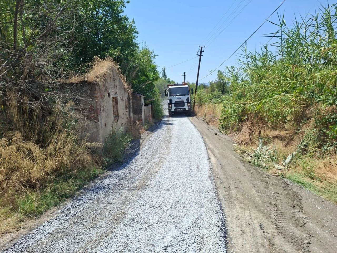Başkan Anıl Yetişkin ile Efeler'de Yol Yatırımları Sürüyor