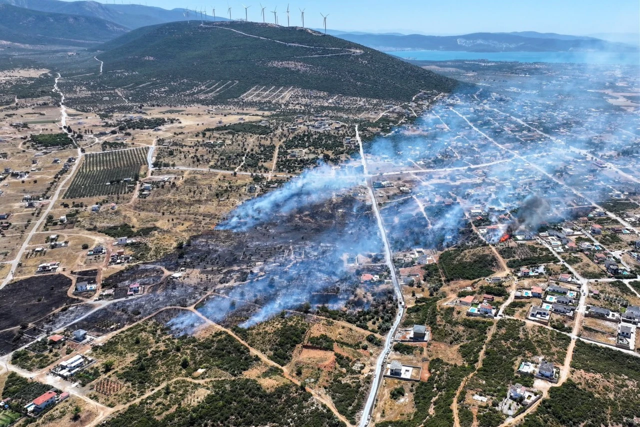 Akyeniköy’de Çıkan Yangın Kısa Süre İçerisinde Kontrol Altına Alındı