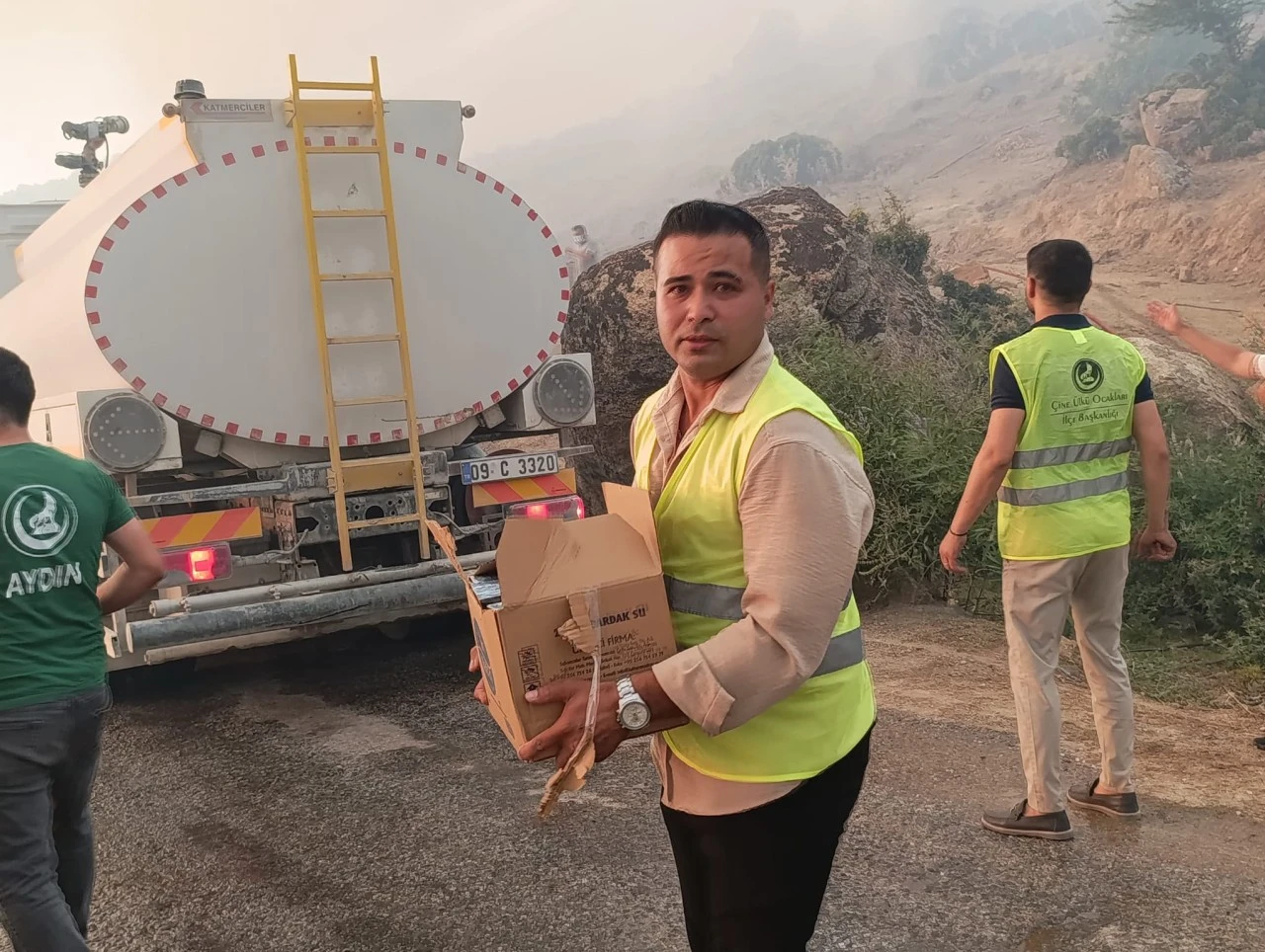 Ülkü Ocakları Gönüllü Ekibi Söndürme Çalışmalarına Destek Verdi