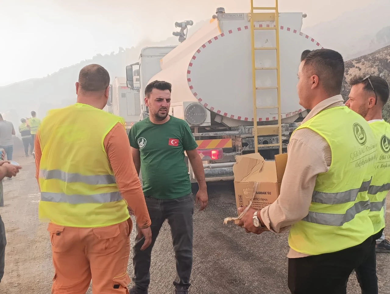 Ülkü Ocakları Gönüllü Ekibi Söndürme Çalışmalarına Destek Verdi