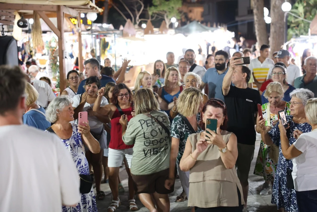 Didim Belediyesi Altınkum Sanat Sokağı’nda Sanat ve Dayanışmayı Buluşturdu