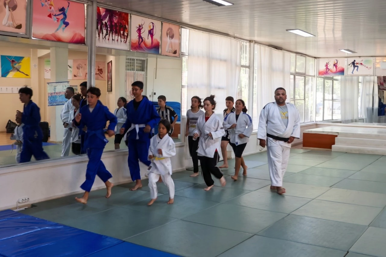Başkan Anıl Yetişkin'den çocuklara hem spor hem geleceğe yatırım