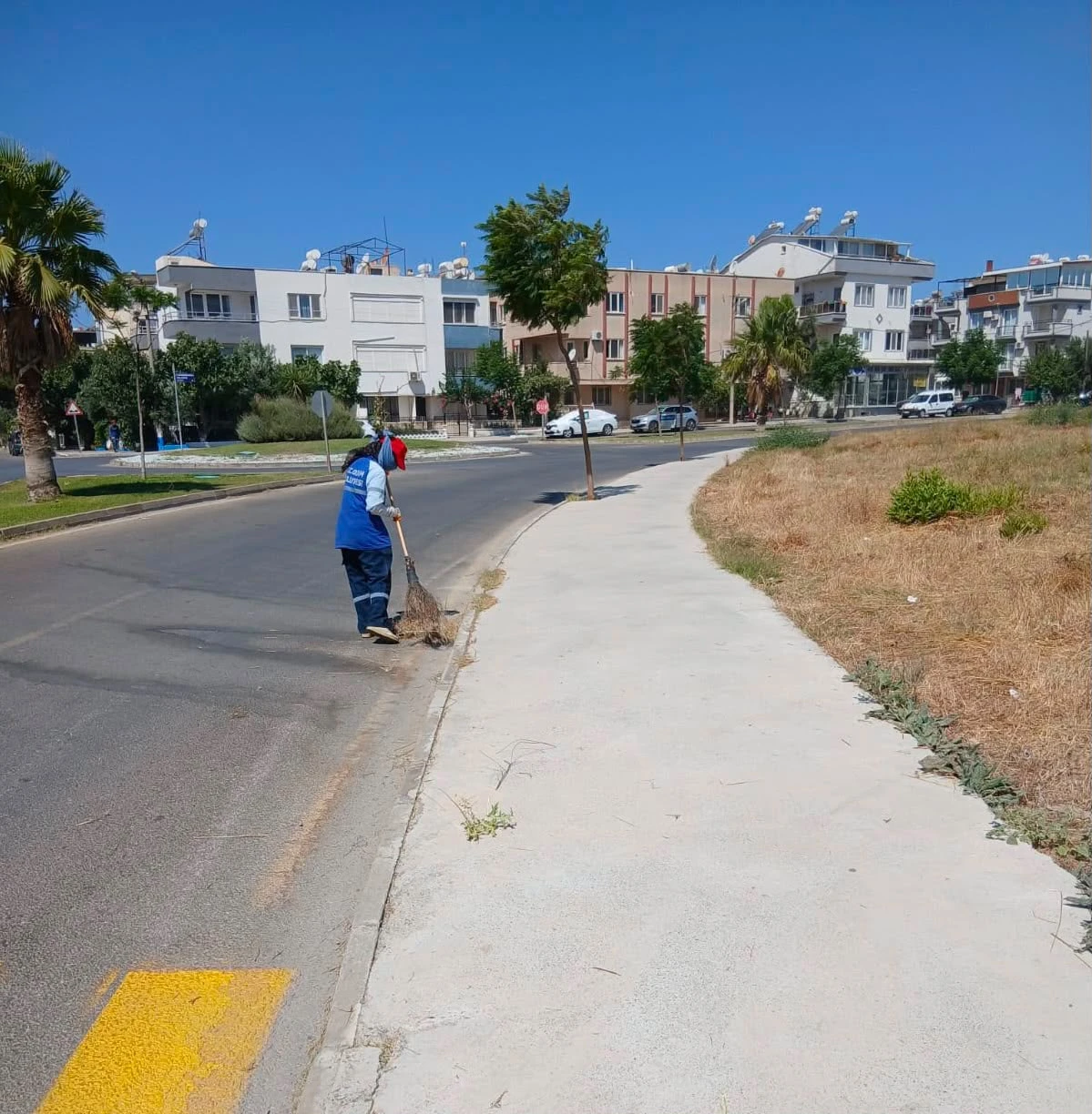 Didim Belediyesi kent genelinde çevre bakım çalışmalarını sürdürüyor