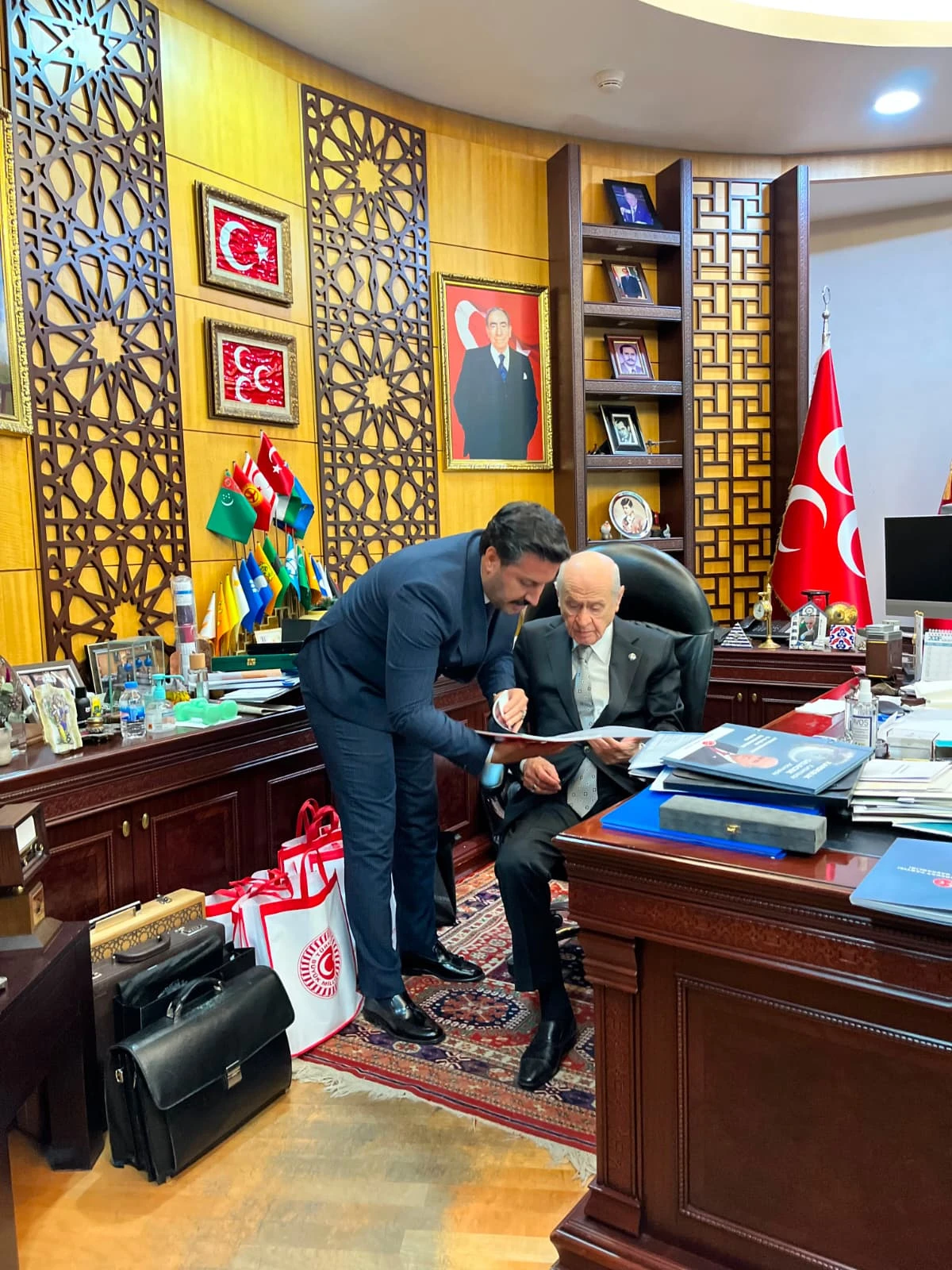 MHP Aydın İl Başkanı Cihangiroğlu'ndan Bahçeli'ye ziyaret