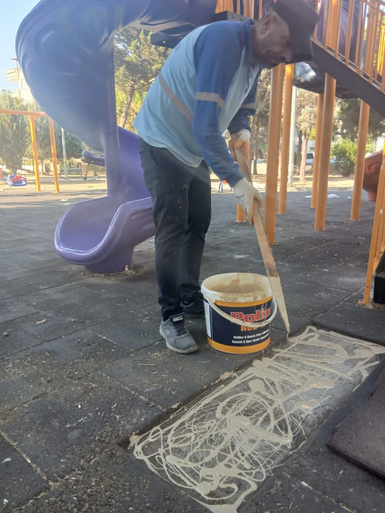 DİDİM BELEDİYESİ'NDEN PARKLARDA YENİLEME ÇALIŞMASI