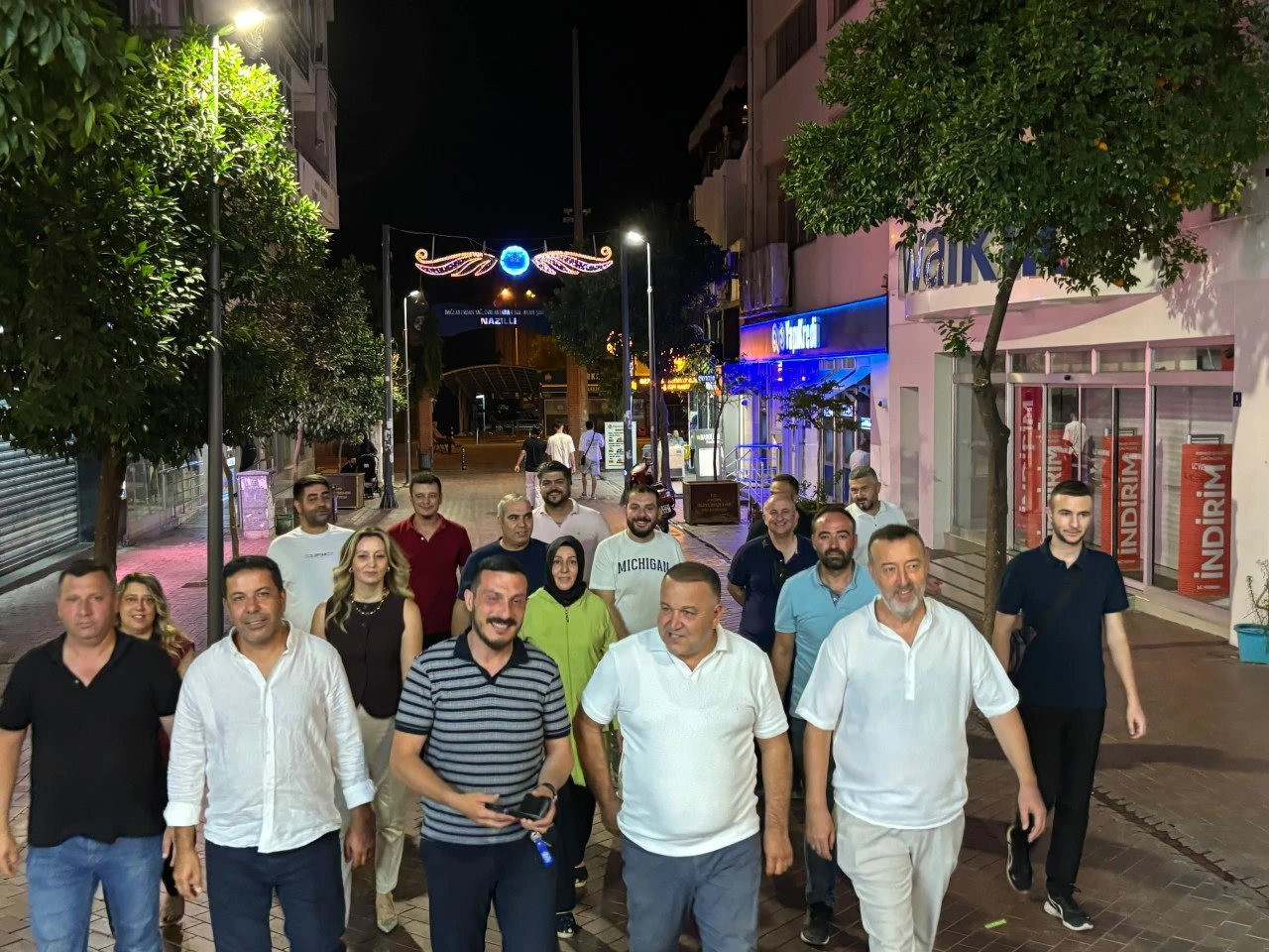 Anahtar Parti'den Nazilli çıkarması: Uzun Çarşı'da esnafla buluştular