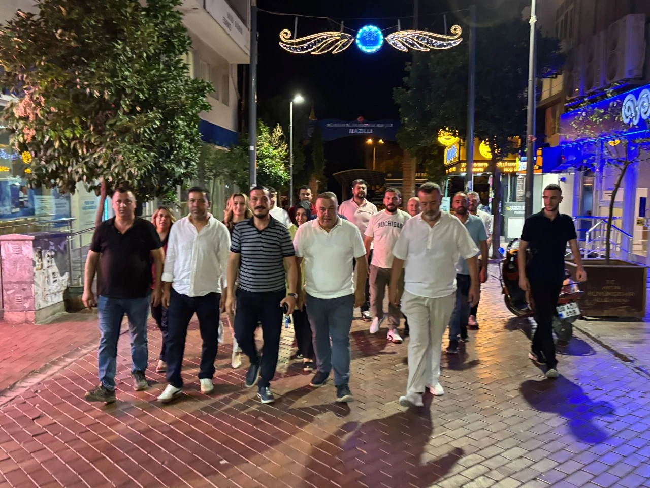 Anahtar Parti'den Nazilli çıkarması: Uzun Çarşı'da esnafla buluştular