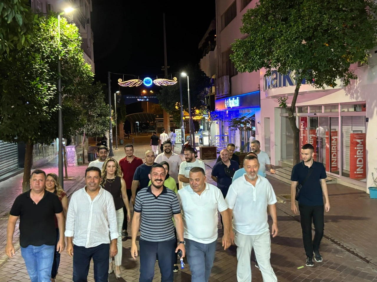 Anahtar Parti'den Nazilli çıkarması: Uzun Çarşı'da esnafla buluştular