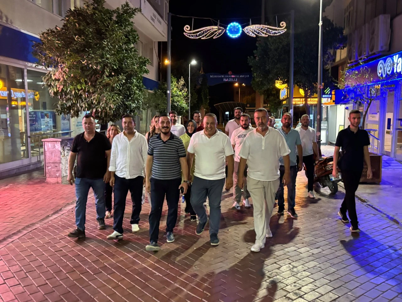 Anahtar Parti'den Nazilli çıkarması: Uzun Çarşı'da esnafla buluştular