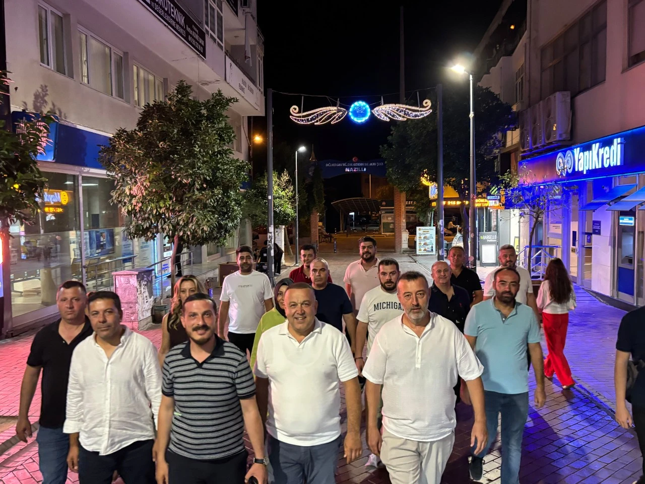 Anahtar Parti'den Nazilli çıkarması: Uzun Çarşı'da esnafla buluştular