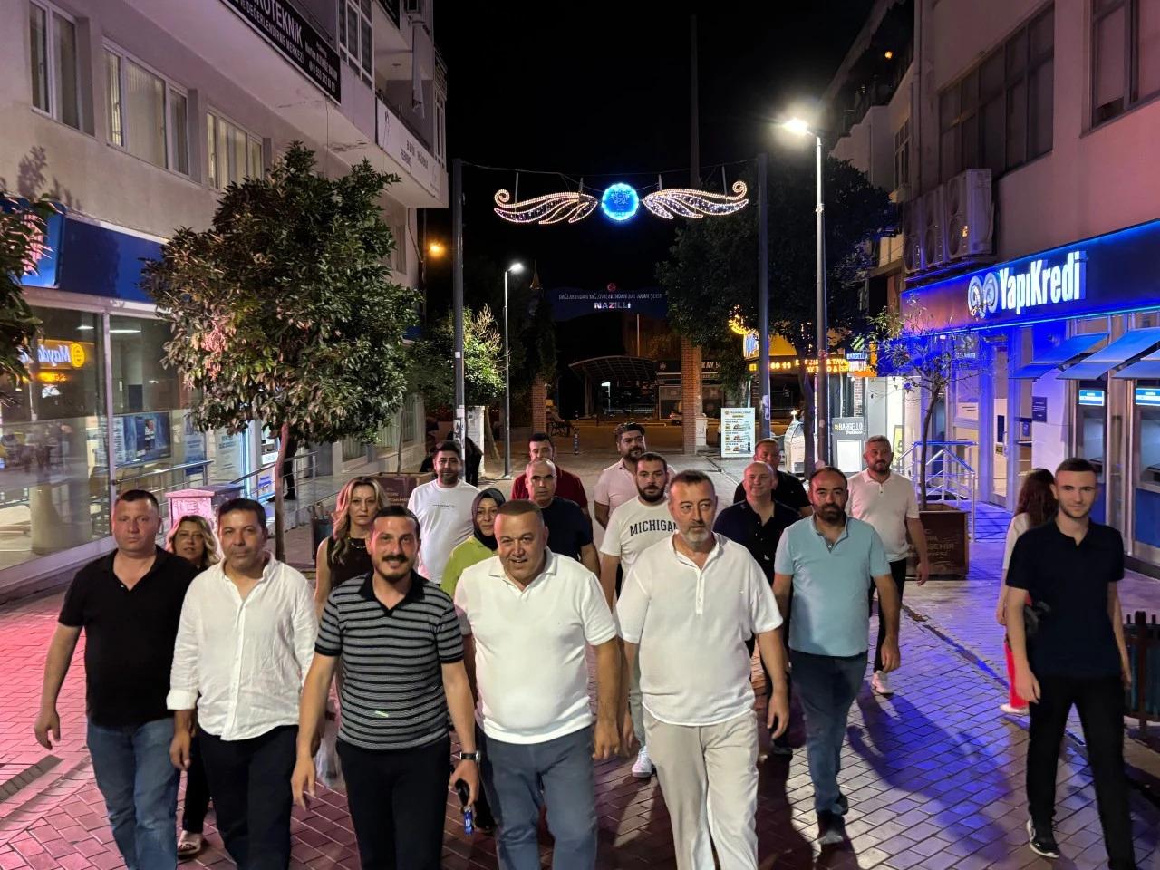 Anahtar Parti'den Nazilli çıkarması: Uzun Çarşı'da esnafla buluştular