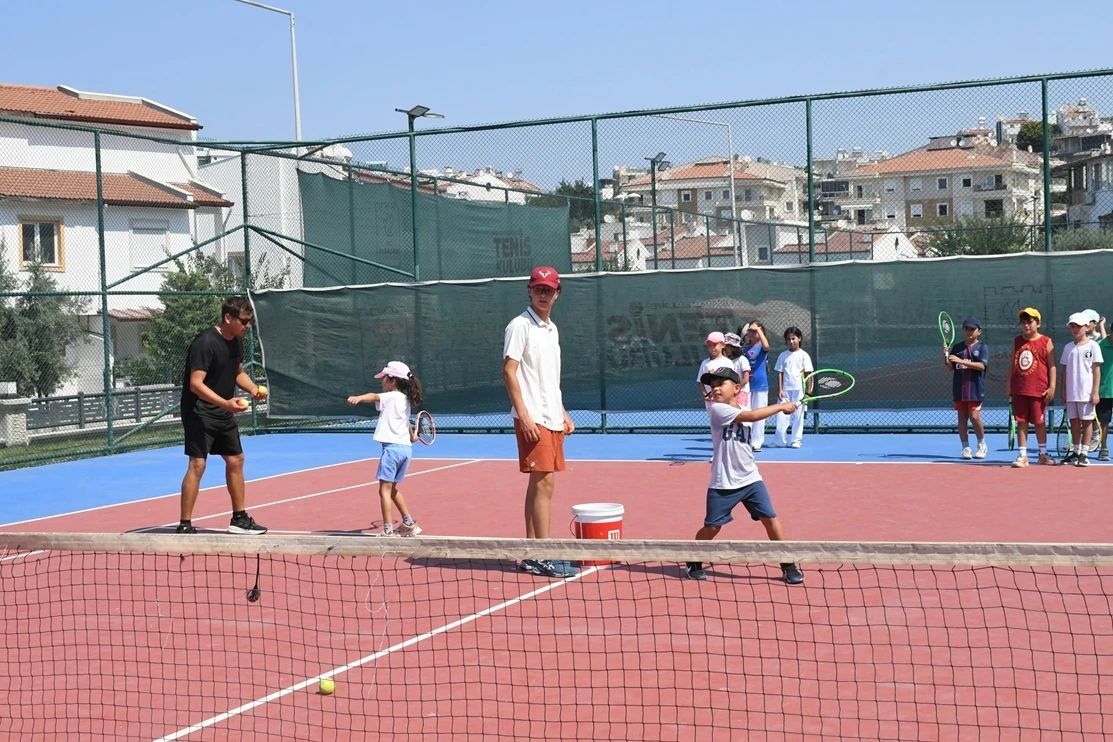 Kuşadası'nda minik raketler geleceğe hazırlanıyor