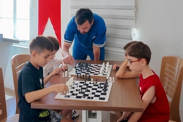 Efeler'de yaz tatili satrançla renkleniyor