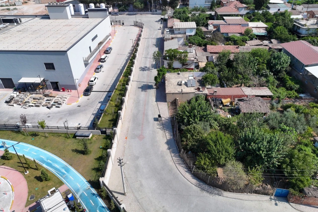 Efeler'de ulaşım atağı: İki kritik noktada 25 bin metrekarelik yol yenilendi