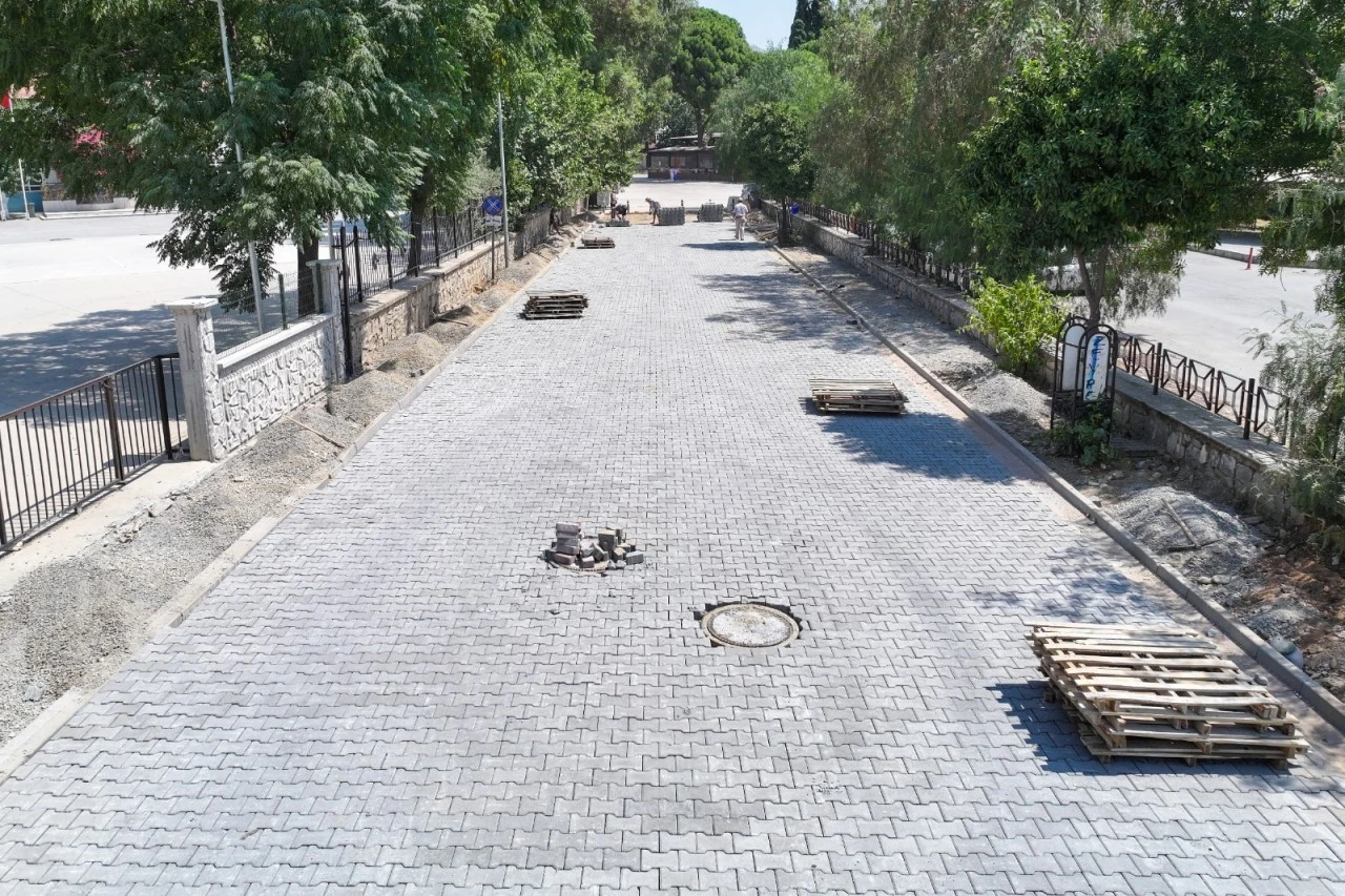Efeler'de ulaşım atağı: İki kritik noktada 25 bin metrekarelik yol yenilendi