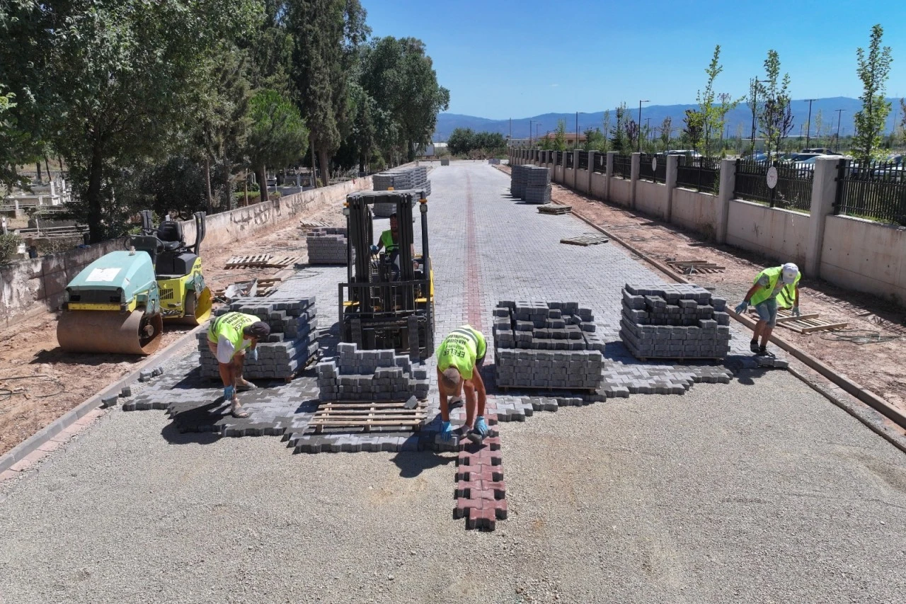 Efeler'de ulaşım atağı: İki kritik noktada 25 bin metrekarelik yol yenilendi