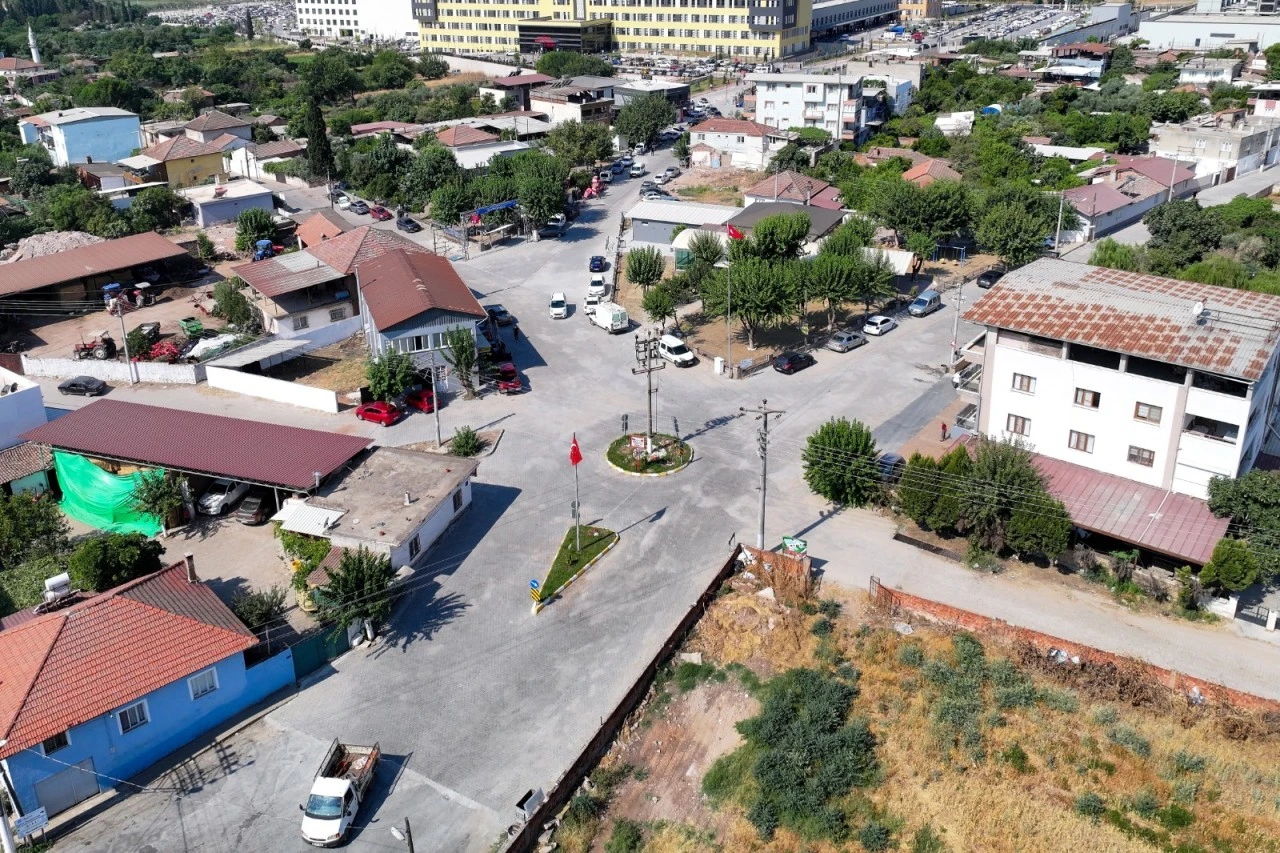Efeler'de ulaşım atağı: İki kritik noktada 25 bin metrekarelik yol yenilendi