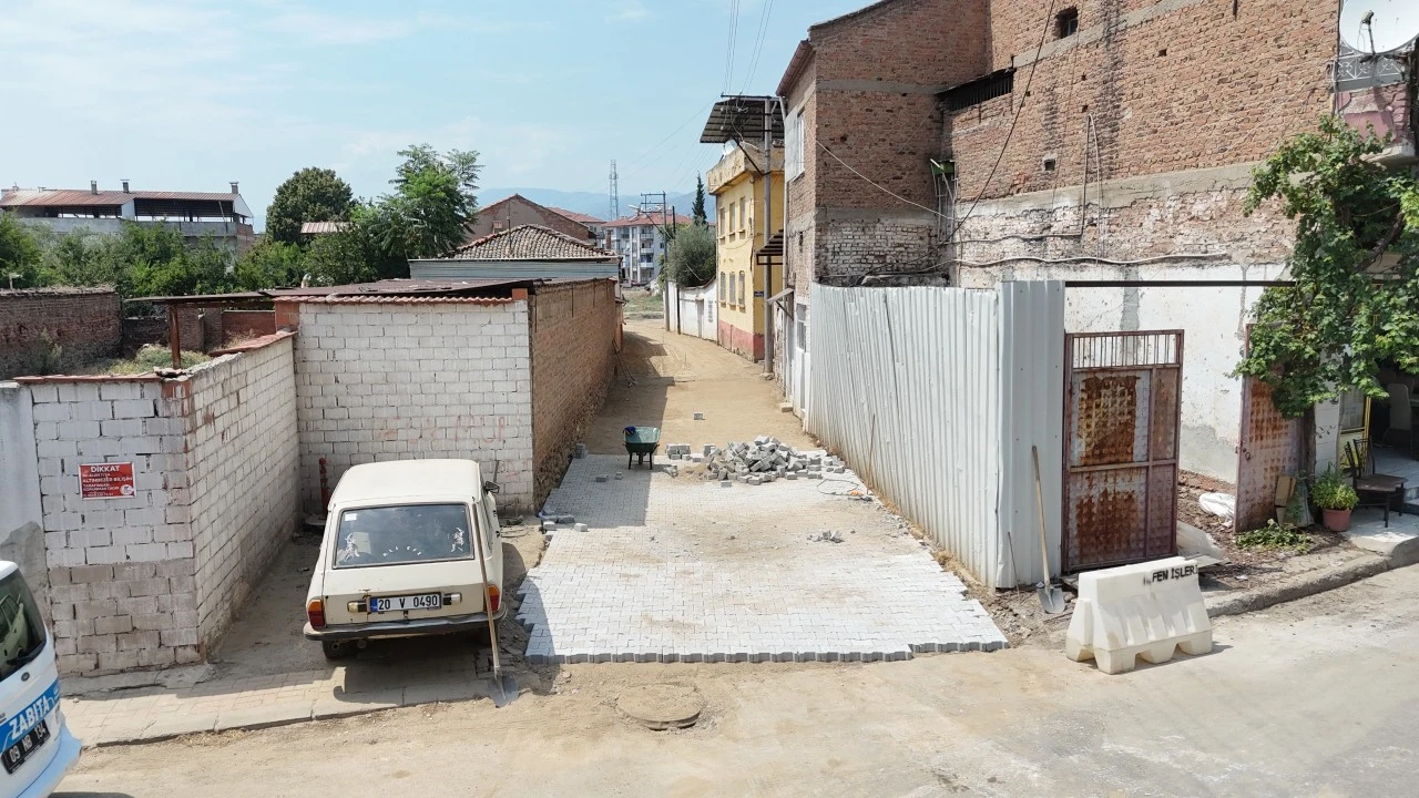 Nazilli’de bir yol daha yenilendi: Belediye ekipleri dur durak bilmiyor