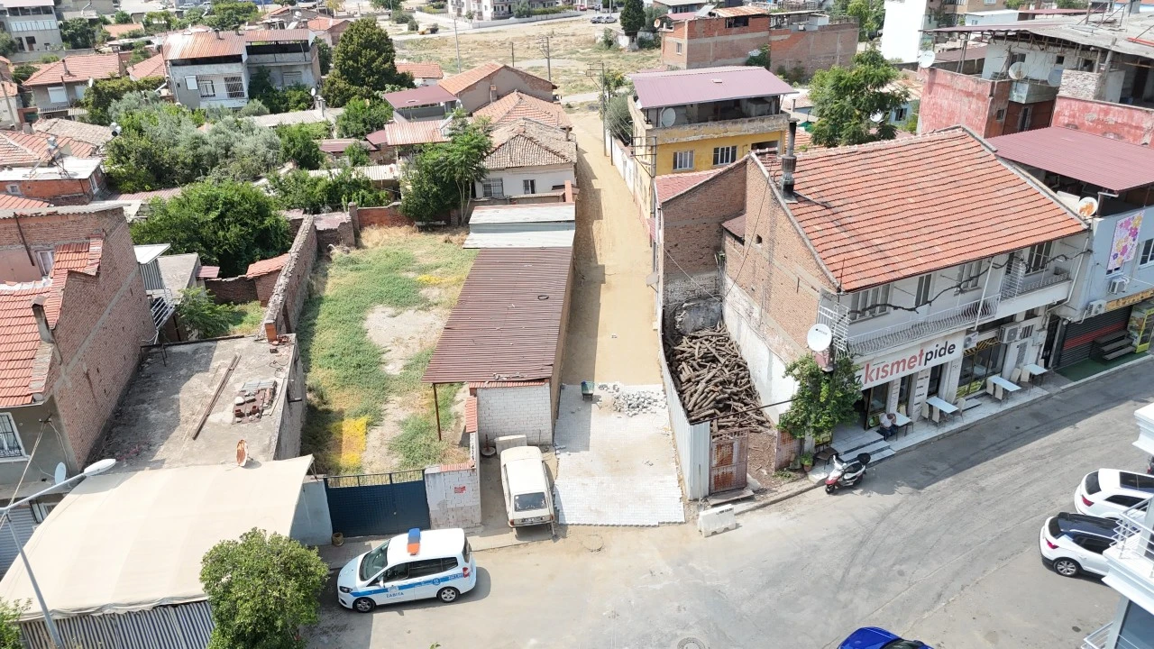 Nazilli’de bir yol daha yenilendi: Belediye ekipleri dur durak bilmiyor