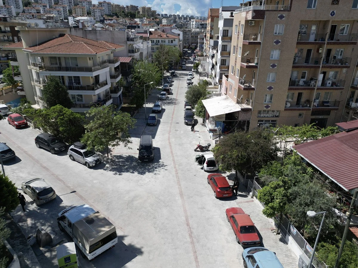 Kuşadası&rsquo;nda yol &ccedil;alışmaları devam ediyor