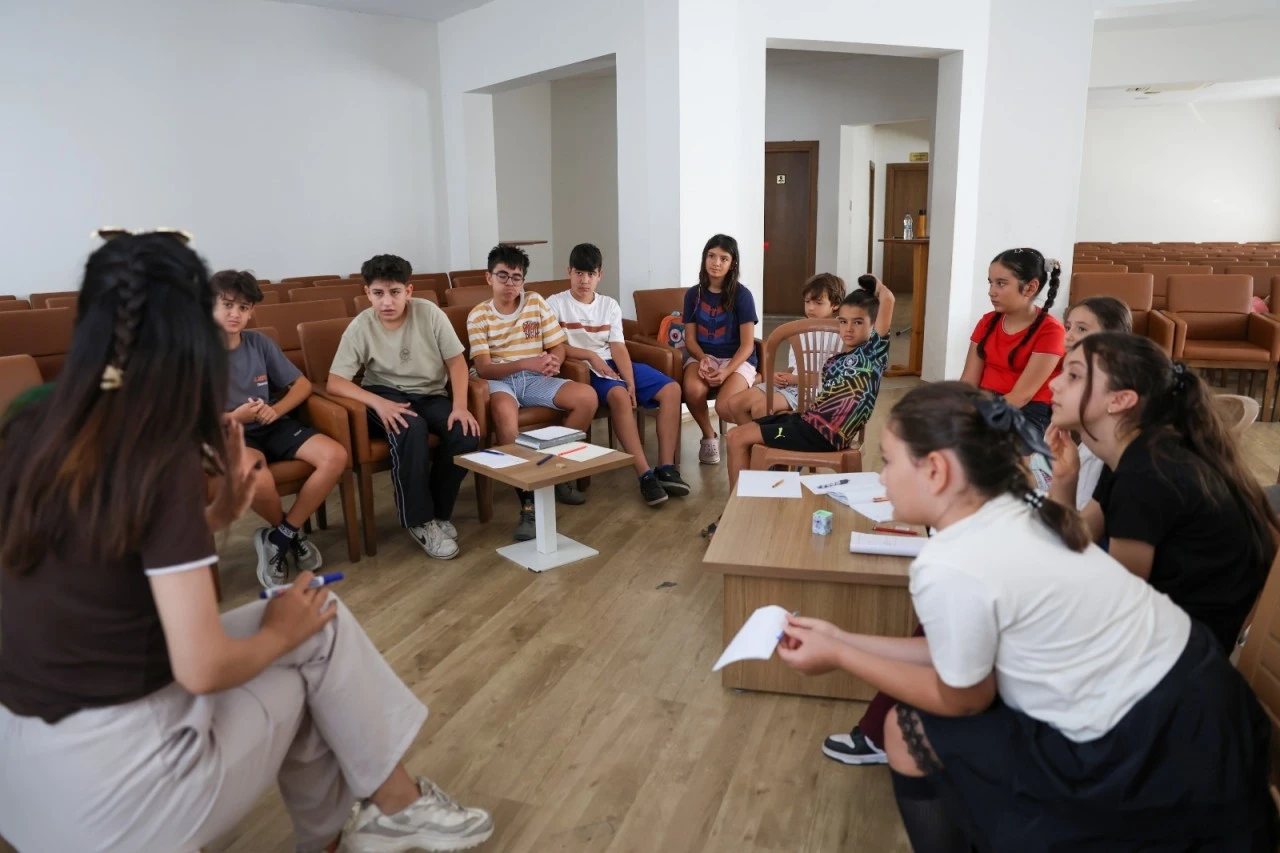 Efeler’de çocuklar felsefeyle düşünmeyi öğreniyor