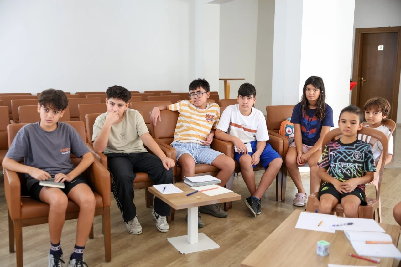 Efeler’de çocuklar felsefeyle düşünmeyi öğreniyor