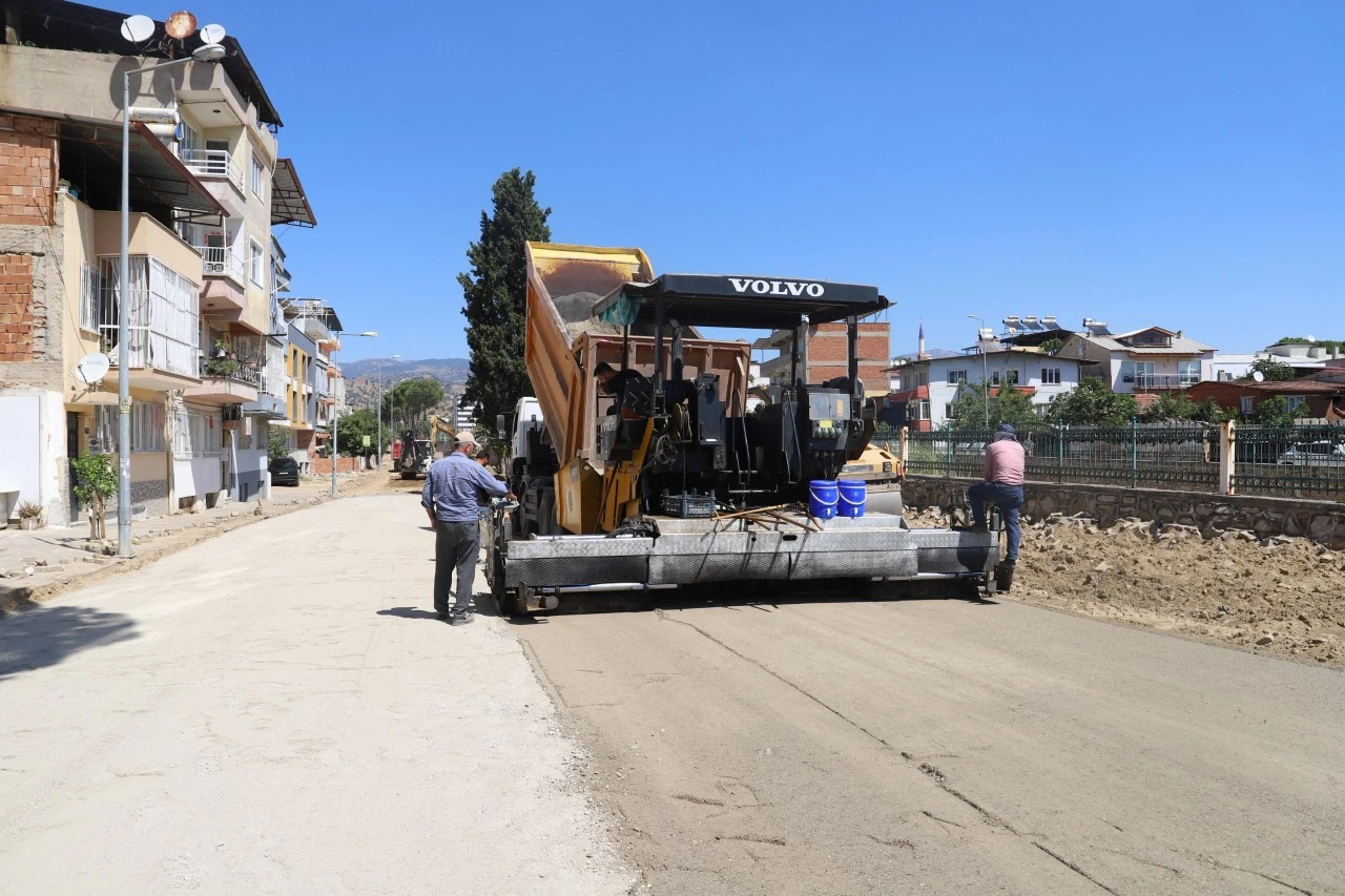 Nazilli Belediyesi’nden uçak pisti gibi yol: 372 Sokak’a 10 bin metrekare asfalt