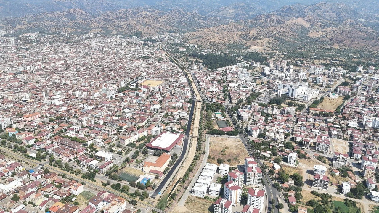 Nazilli Belediyesi’nden uçak pisti gibi yol: 372 Sokak’a 10 bin metrekare asfalt