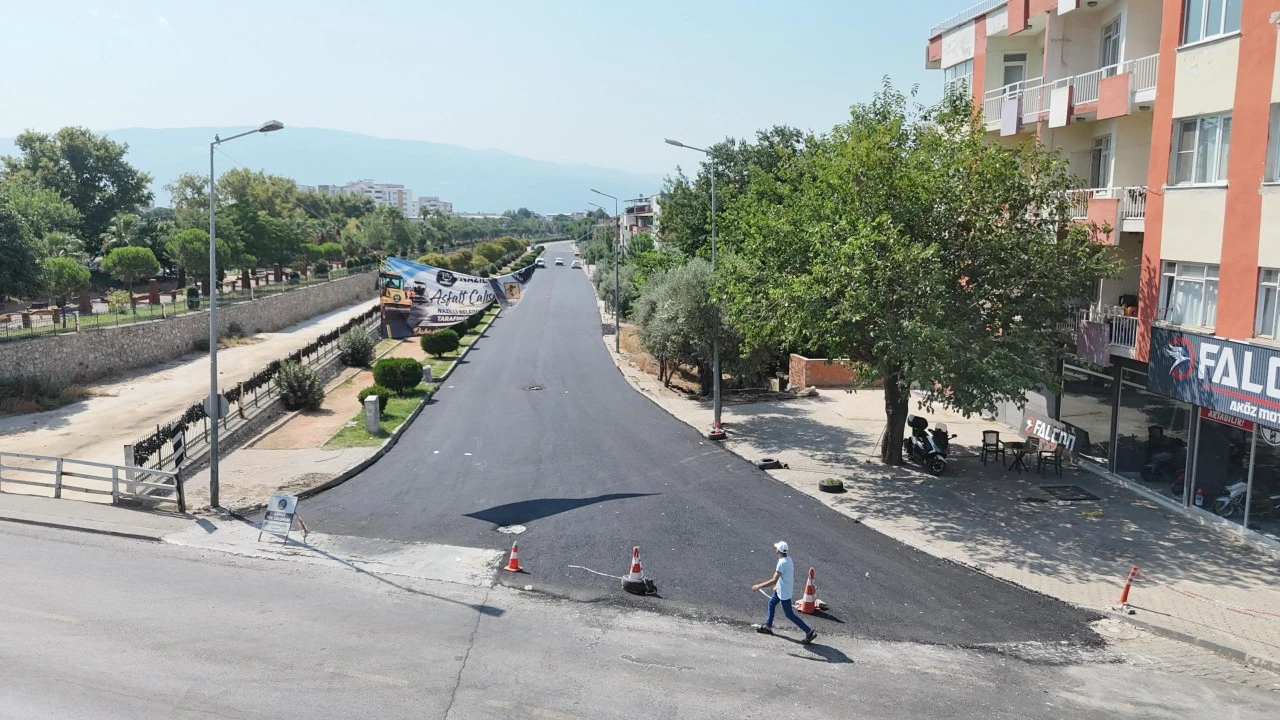 Nazilli Belediyesi’nden uçak pisti gibi yol: 372 Sokak’a 10 bin metrekare asfalt