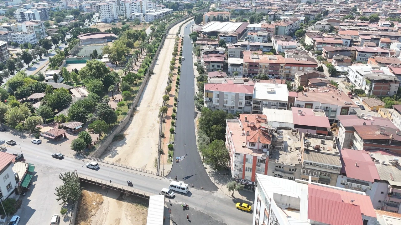 Nazilli Belediyesi’nden uçak pisti gibi yol: 372 Sokak’a 10 bin metrekare asfalt