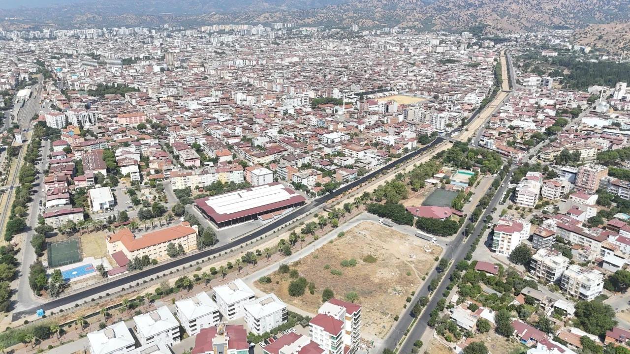 Nazilli Belediyesi’nden uçak pisti gibi yol: 372 Sokak’a 10 bin metrekare asfalt