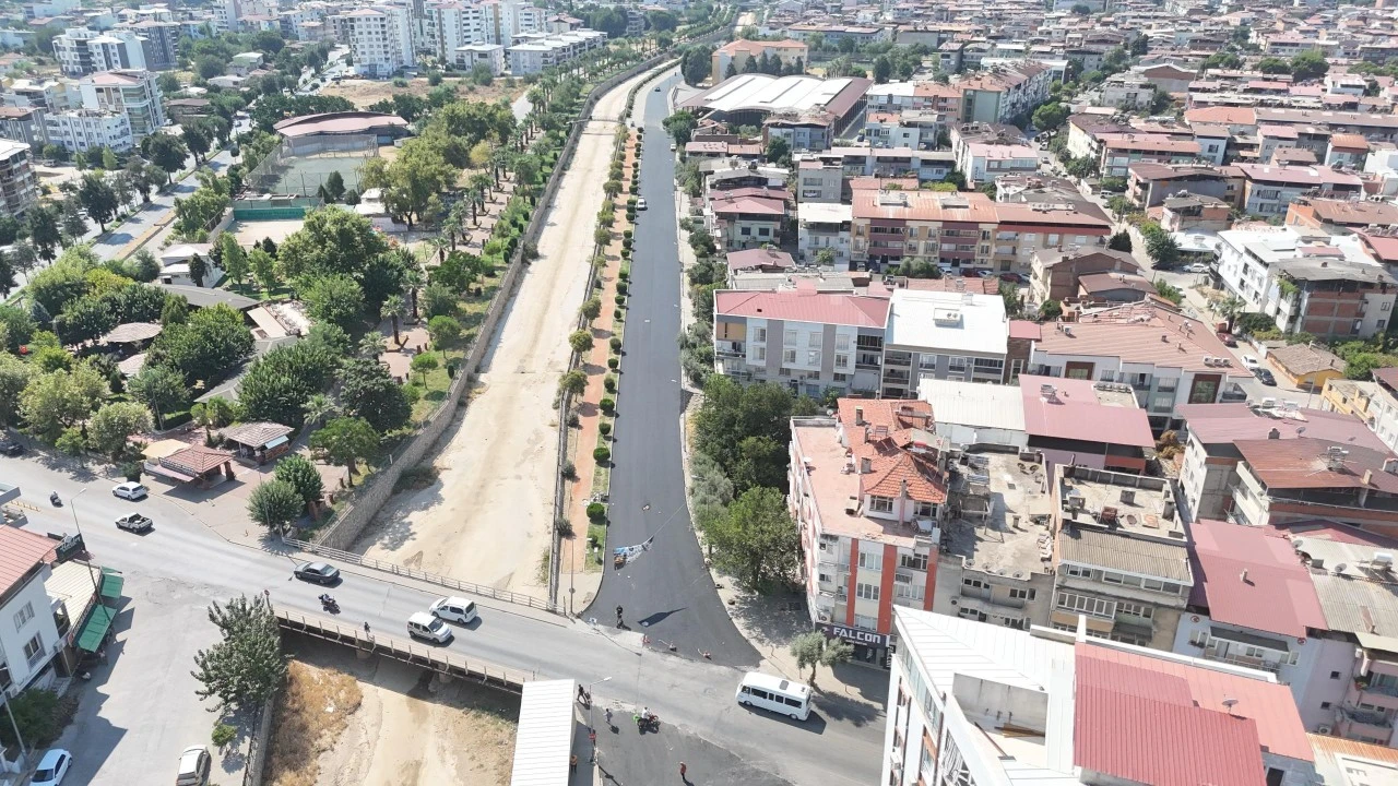Nazilli Belediyesi’nden uçak pisti gibi yol: 372 Sokak’a 10 bin metrekare asfalt