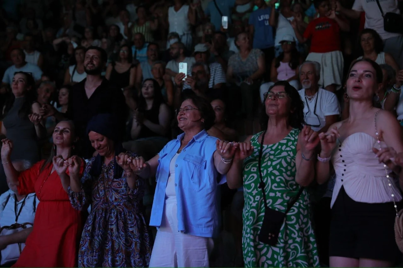 Başkan Hatice Gençay: “Didim türkülerle tek yürek oldu”