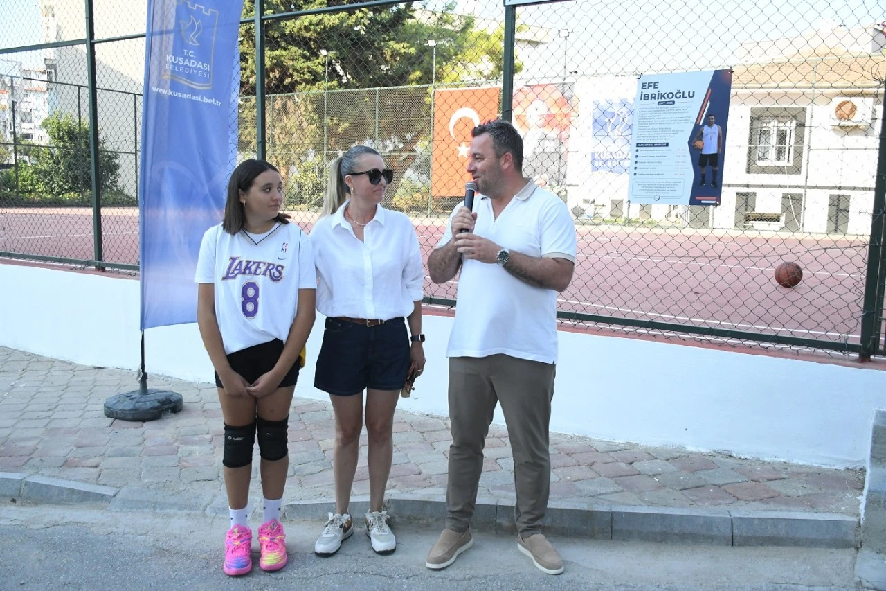 Yenilenen basketbol sahasına Efe İbrikoğlu’nun adı verildi