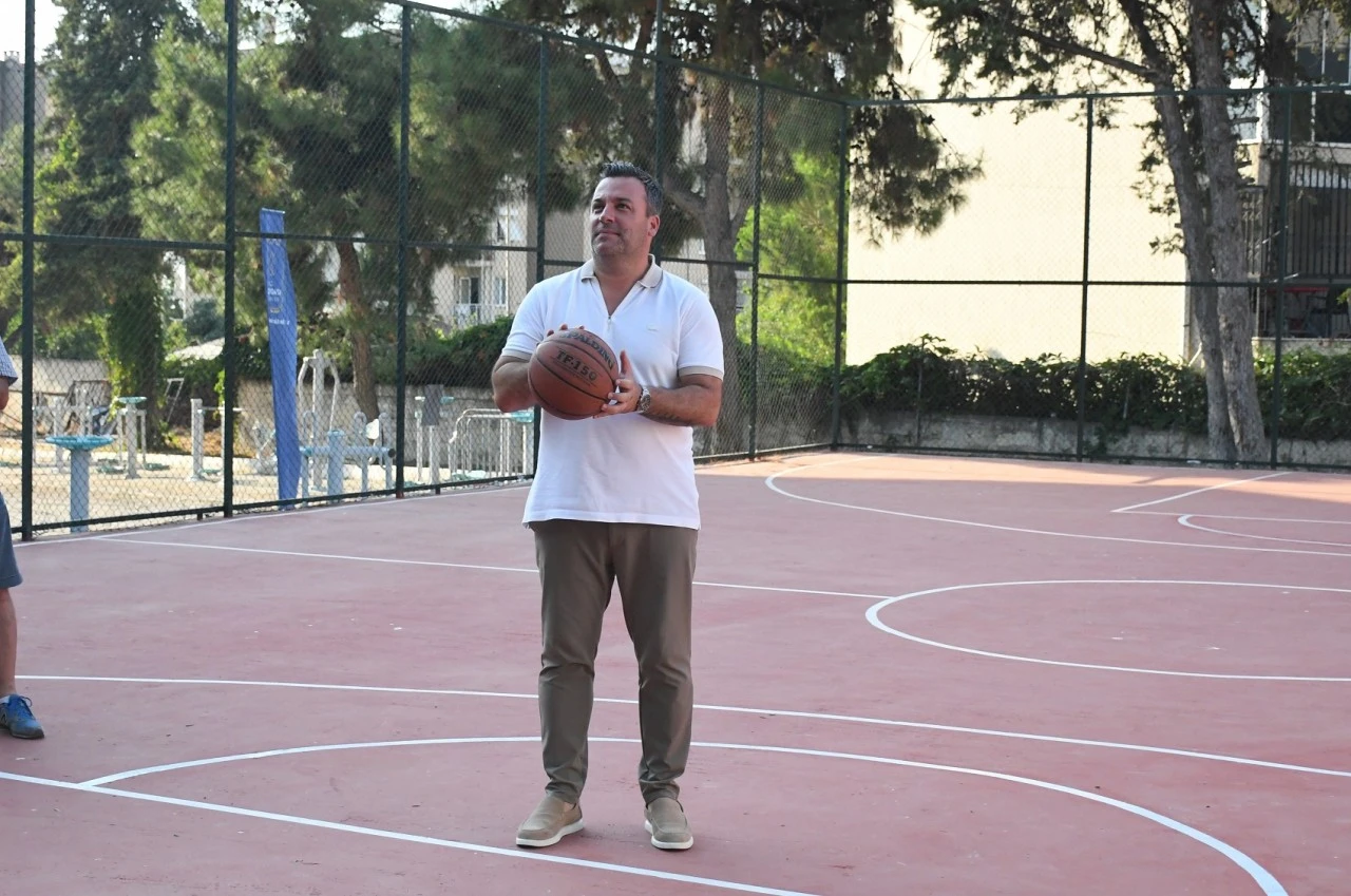 Yenilenen basketbol sahasına Efe İbrikoğlu’nun adı verildi