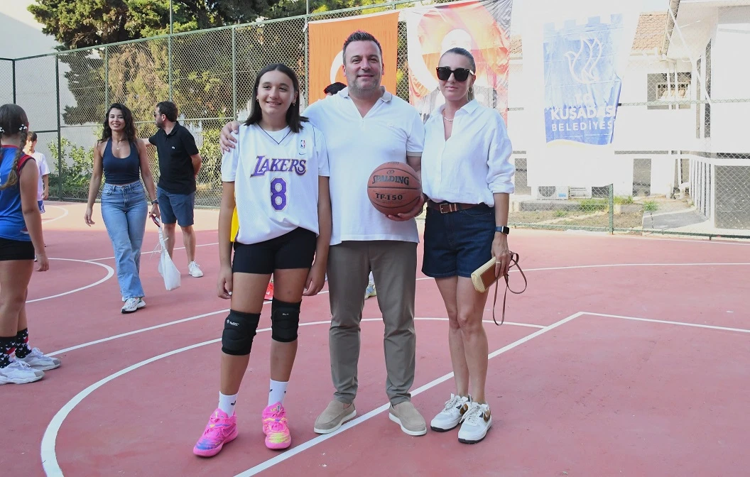 Yenilenen basketbol sahasına Efe İbrikoğlu’nun adı verildi
